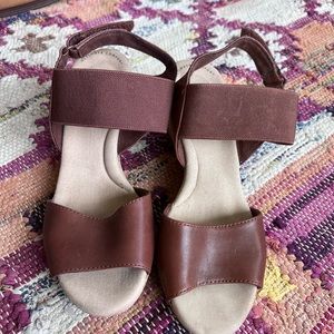Beautiful brown wedge Clarks size 6.5